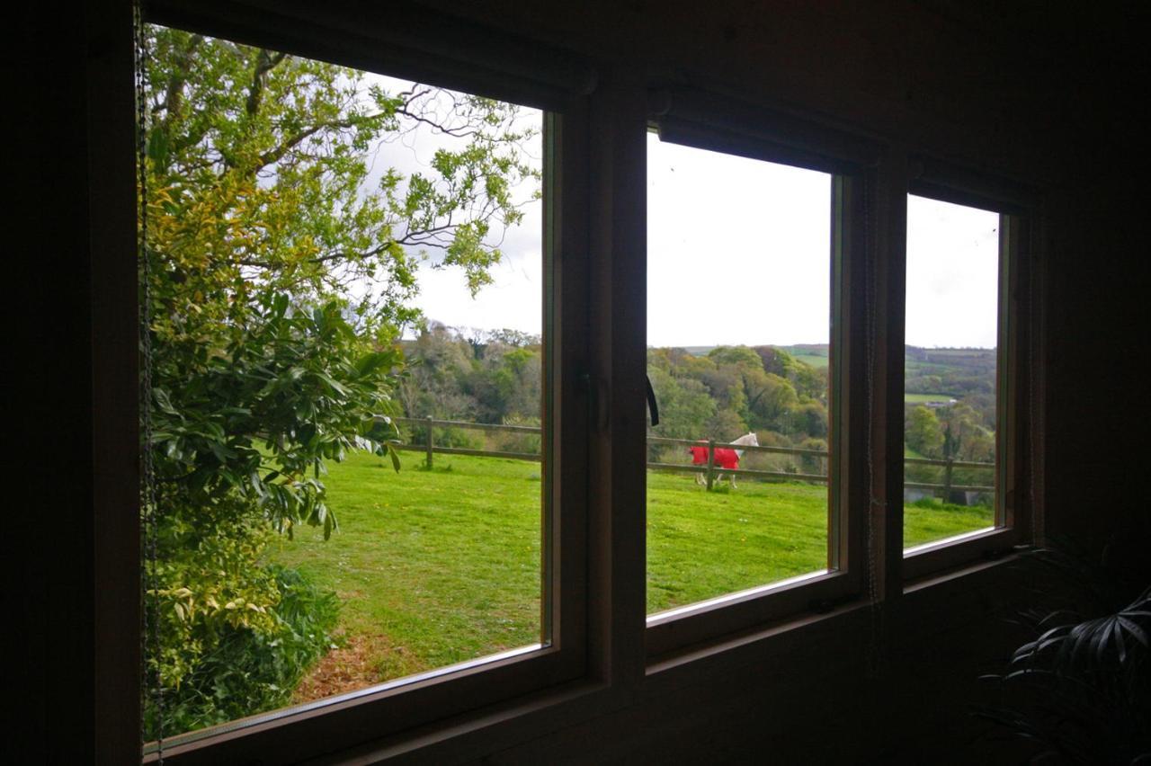 Yealm Cabin Self Catering Log Cabin In Devon With Hot Tub Plymouth Exterior photo