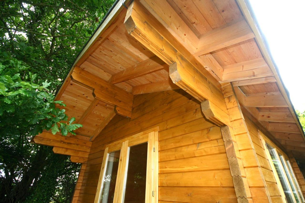 Yealm Cabin Self Catering Log Cabin In Devon With Hot Tub Plymouth Exterior photo